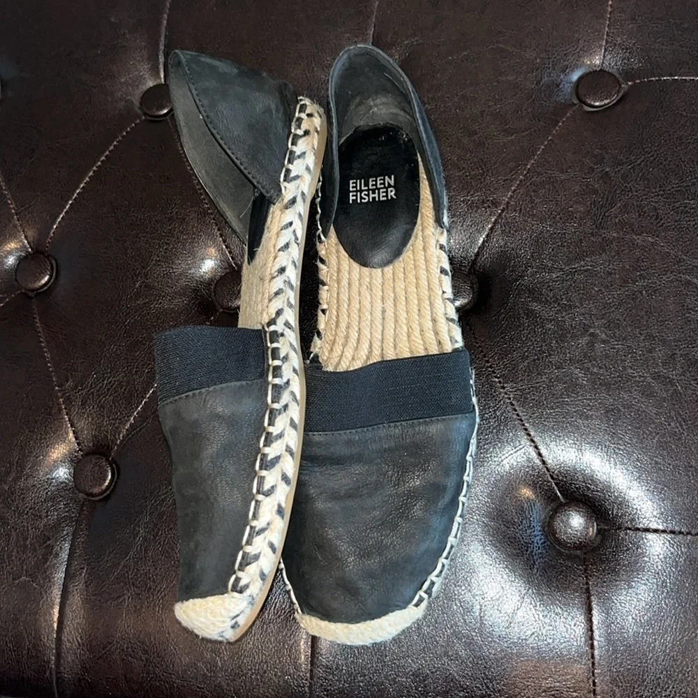 Black leather upper Eileen Fischer slip on closed toe/ heel flat jute flat sz 8